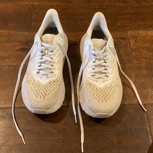 USED Women’s Hoka Clifton 7 - Size 8